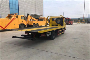 汶川非事故拖车